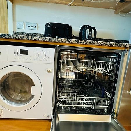 Modern 2Bed 2Bath Apartment Canary Wharf - Upto 5 Person London Eksteriør bilde
