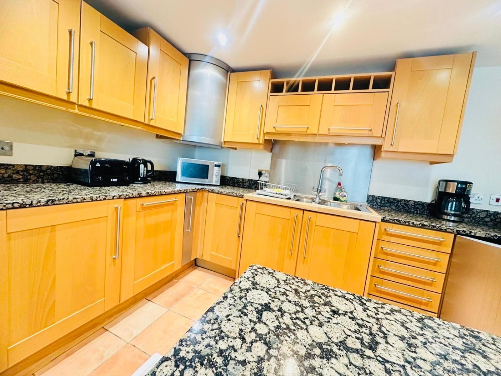 Modern 2Bed 2Bath Apartment Canary Wharf - Upto 5 Person London Eksteriør bilde