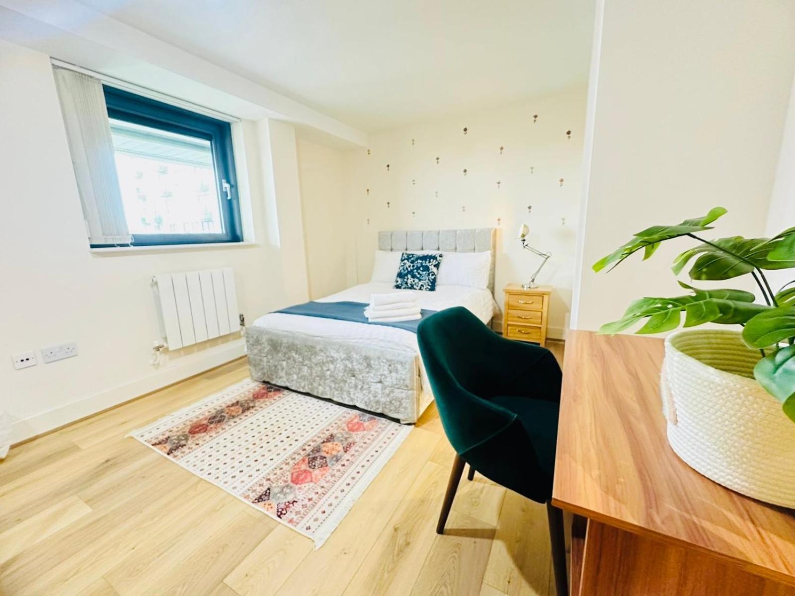 Modern 2Bed 2Bath Apartment Canary Wharf - Upto 5 Person London Eksteriør bilde