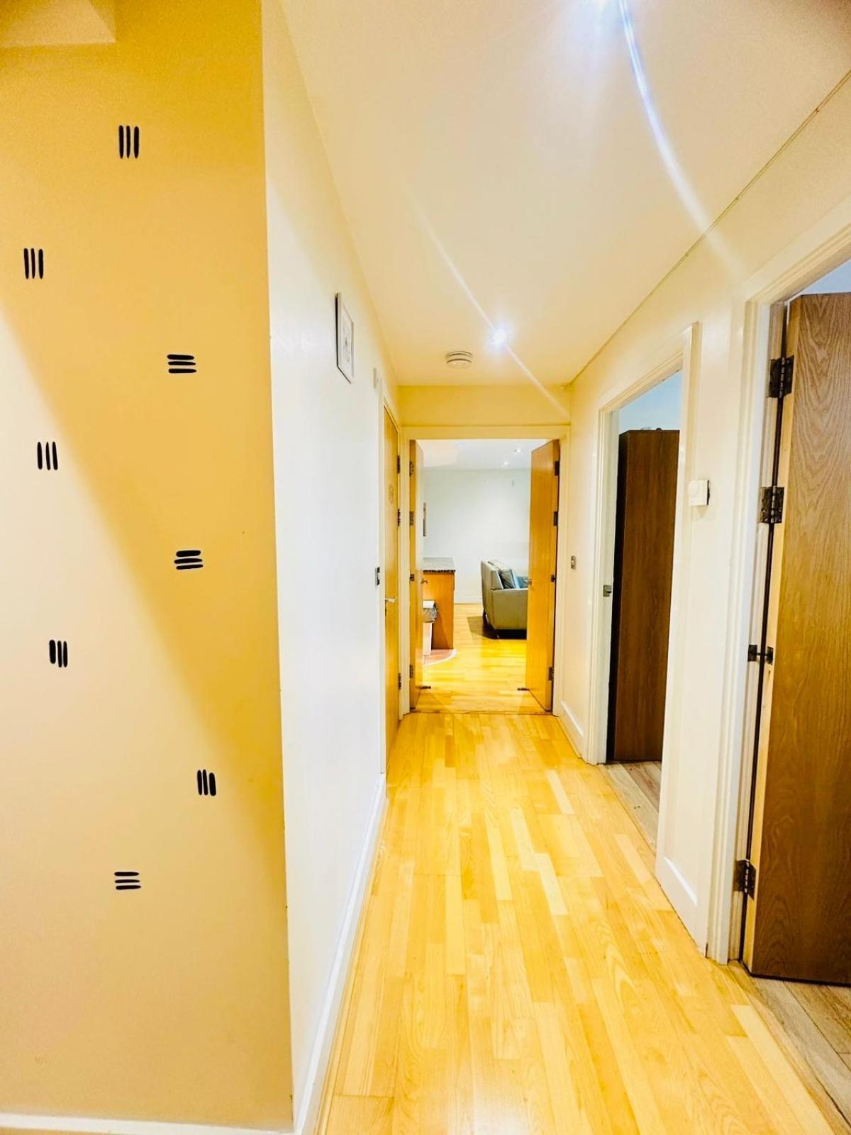 Modern 2Bed 2Bath Apartment Canary Wharf - Upto 5 Person London Eksteriør bilde