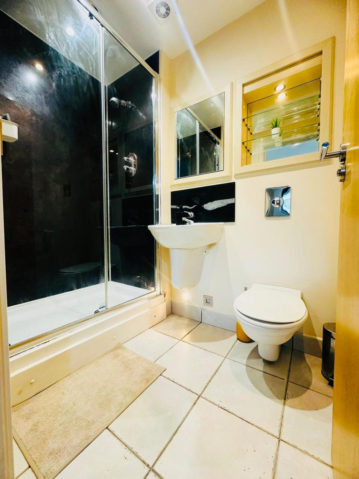 Modern 2Bed 2Bath Apartment Canary Wharf - Upto 5 Person London Eksteriør bilde