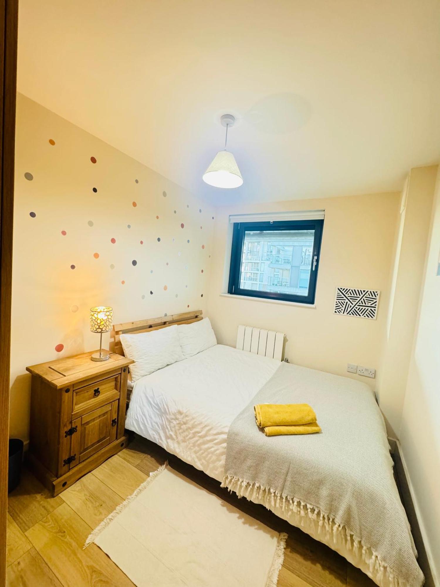 Modern 2Bed 2Bath Apartment Canary Wharf - Upto 5 Person London Eksteriør bilde