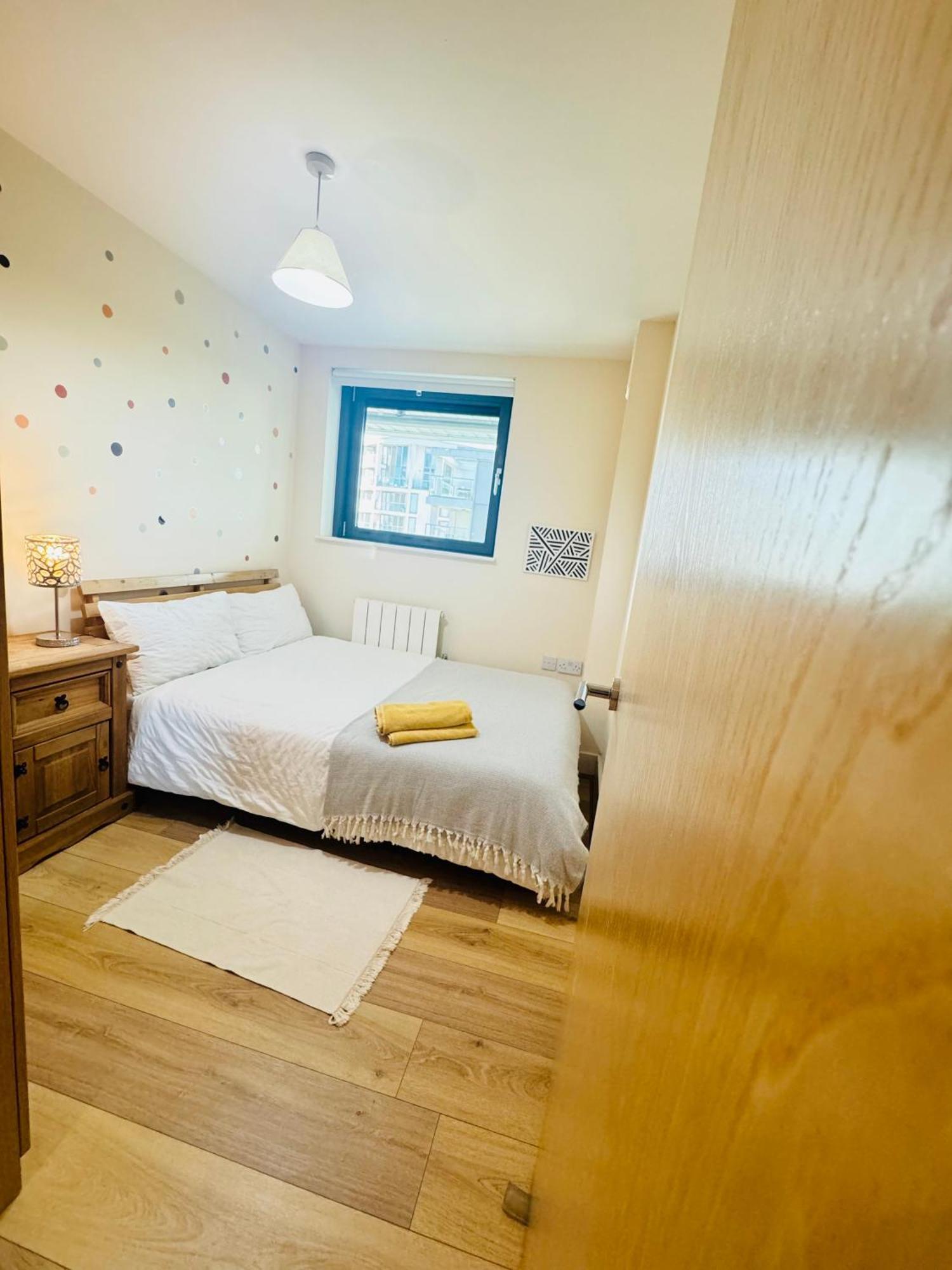 Modern 2Bed 2Bath Apartment Canary Wharf - Upto 5 Person London Eksteriør bilde